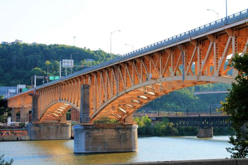 A challenging, $82-million restoration of the Liberty Bridge in Pittsburgh, Pennsylvania, earned the 2020 George Campbell Award for outstanding achievement in the completion of a difficult or complex coatings project.